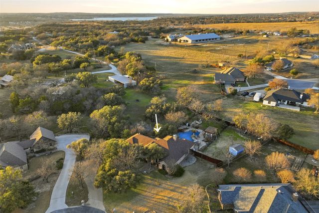 106 Manor Court N, Willow Park, TX 76087