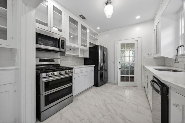 1320 Madeline Place, Fort Worth, TX 76107