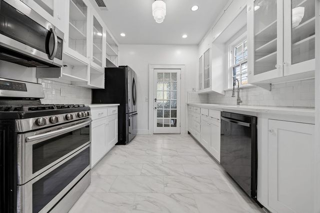 1320 Madeline Place, Fort Worth, TX 76107