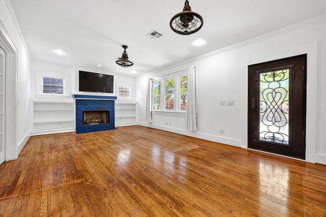 1320 Madeline Place, Fort Worth, TX 76107