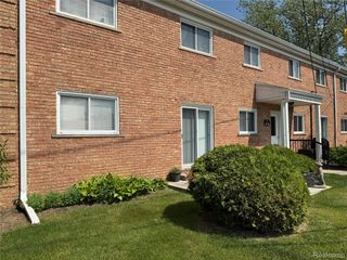 801 W Long Lake Road, Bloomfield Hills, MI 48302