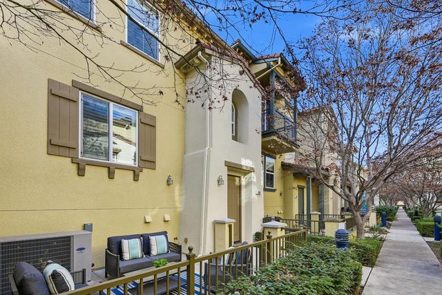 969 Mente Linda Loop, Milpitas, CA 95035