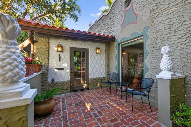 745 16TH AVENUE NE, St Petersburg, FL 33704
