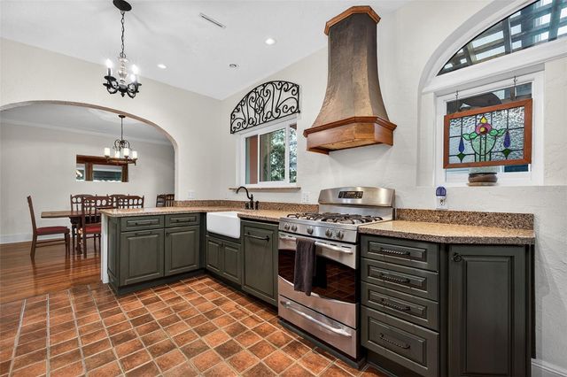 745 16TH AVENUE NE, St Petersburg, FL 33704