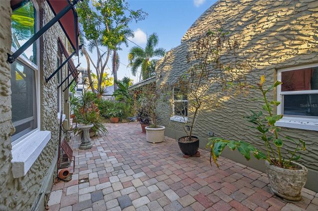 745 16TH AVENUE NE, St Petersburg, FL 33704