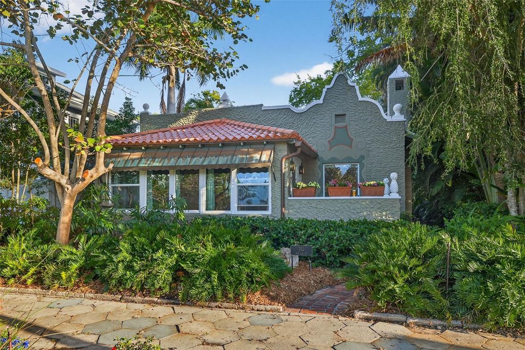 745 16TH AVENUE NE, St Petersburg, FL 33704