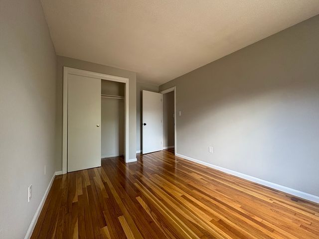1 Albert Dr 8, Woburn, MA 01801