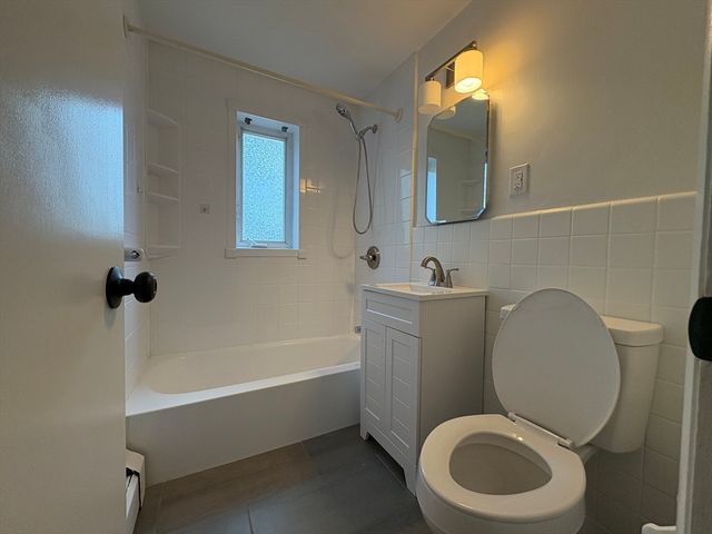 1 Albert Dr 8, Woburn, MA 01801