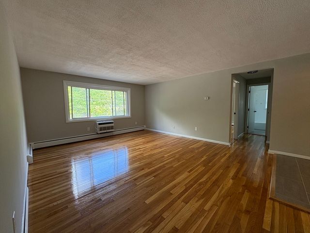 1 Albert Dr 8, Woburn, MA 01801