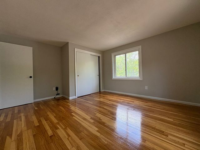 1 Albert Dr 8, Woburn, MA 01801