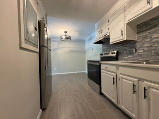 1 Albert Dr 8, Woburn, MA 01801