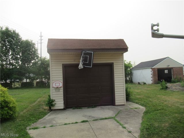 59 Sector Drive, Bedford, OH 44146