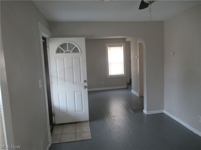 59 Sector Drive, Bedford, OH 44146