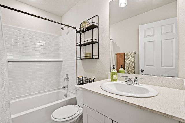 4749 Greenham Lane, Fort Worth, TX 76036