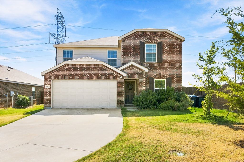 4749 Greenham Lane, Fort Worth, TX 76036
