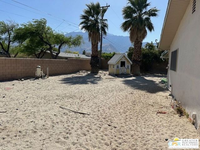 2435 E Wayne Road, Palm Springs, CA 92262