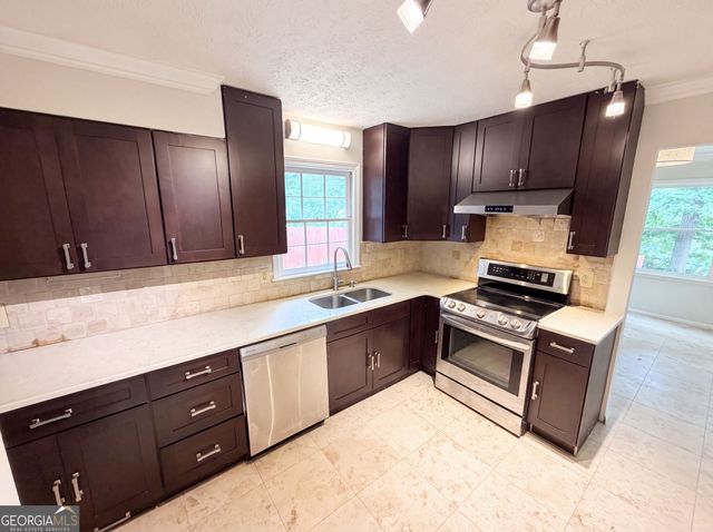 215 Arbour Run, Suwanee, GA 30024