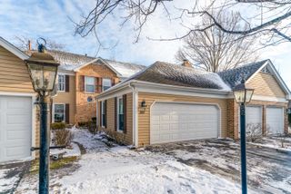 127 Camden Court, Lincolnshire, IL 60069