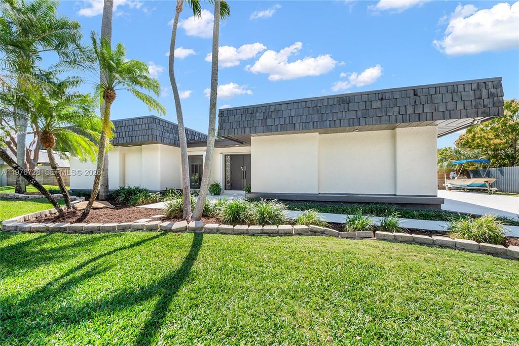 8360 SW 185th Ter, Cutler Bay, FL 33157