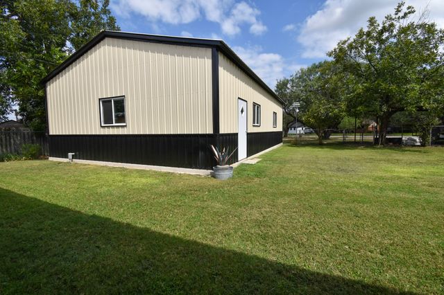 2013 S Walnut, Brady, TX 76825