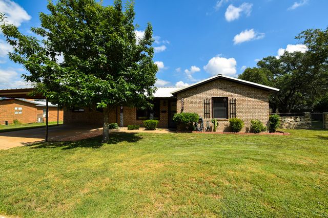 2013 S Walnut, Brady, TX 76825