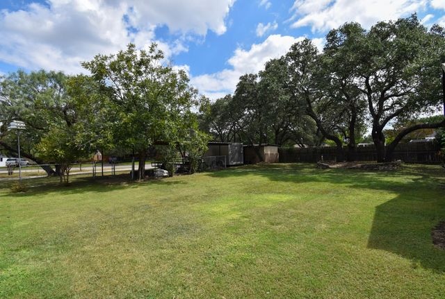 2013 S Walnut, Brady, TX 76825