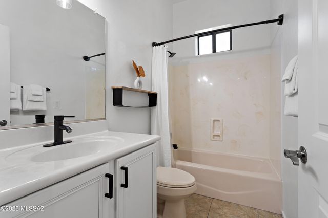 2028 E River Rd Unit 205, Tucson, AZ 85718