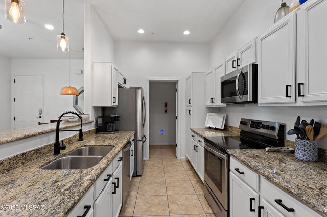 2028 E River Rd Unit 205, Tucson, AZ 85718