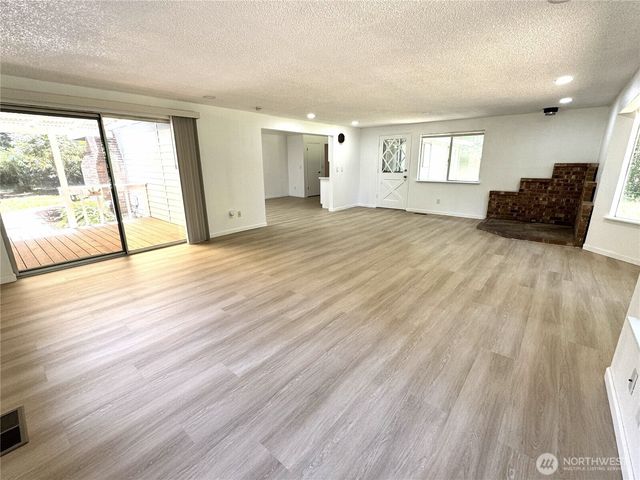 12602 Military Road E, Puyallup, WA 98374