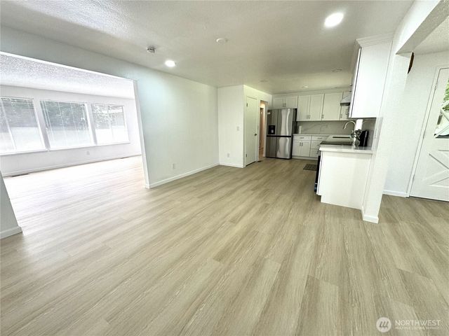 12602 Military Road E, Puyallup, WA 98374