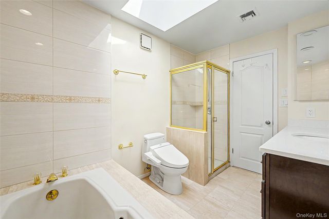 12027 Riviera Court 2B, College Point, NY 11356