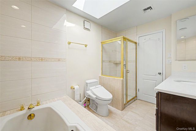 12027 Riviera Court 2B, College Point, NY 11356