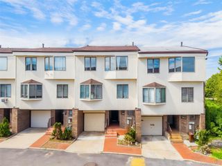 12027 Riviera Court 2B, College Point, NY 11356