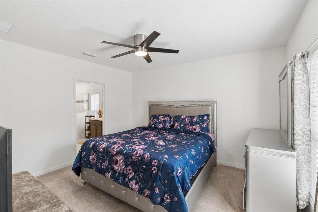 Image 14 of property listing at 687 CAMPO LANE, Davenport, FL 33837