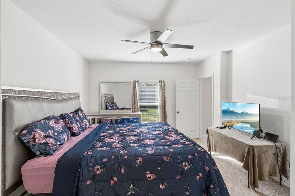 Image 15 of property listing at 687 CAMPO LANE, Davenport, FL 33837