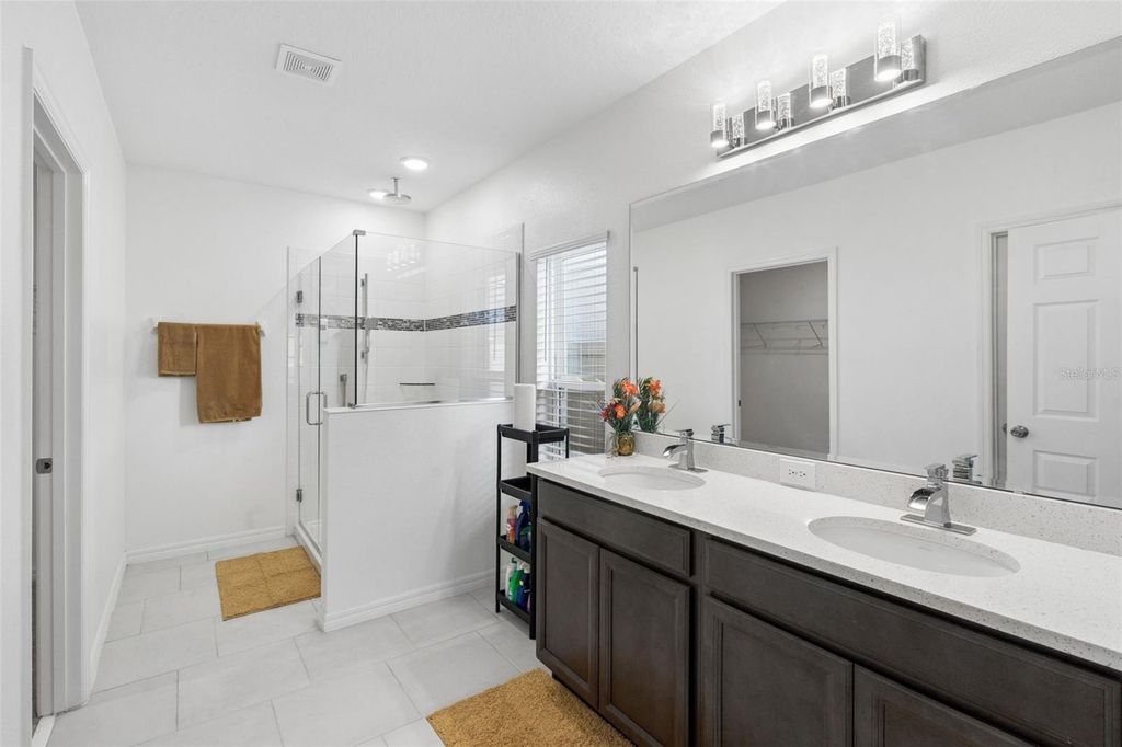 Image 18 of property listing at 687 CAMPO LANE, Davenport, FL 33837