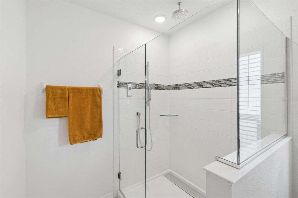 Image 19 of property listing at 687 CAMPO LANE, Davenport, FL 33837