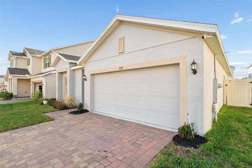 Image 4 of property listing at 687 CAMPO LANE, Davenport, FL 33837