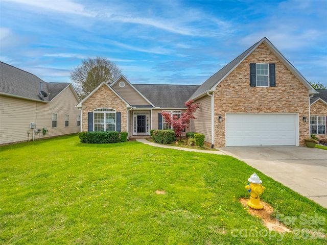 33 W Hiawassee Road, Fletcher, NC 28732