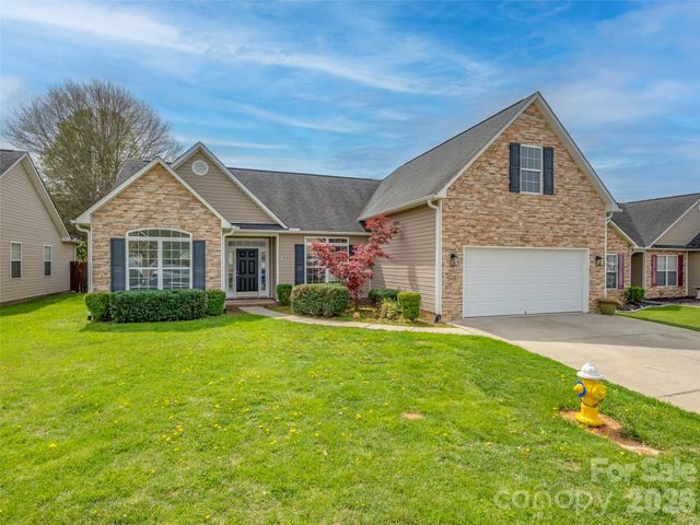 33 W Hiawassee Road, Fletcher, NC 28732