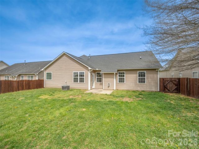 33 W Hiawassee Road, Fletcher, NC 28732