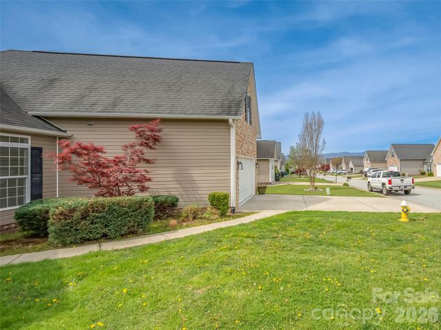 33 W Hiawassee Road, Fletcher, NC 28732