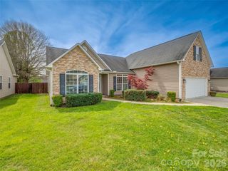 33 W Hiawassee Road, Fletcher, NC 28732