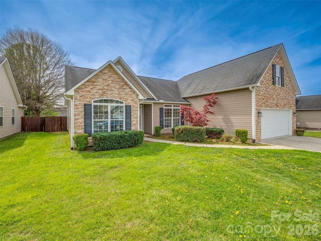 33 W Hiawassee Road, Fletcher, NC 28732