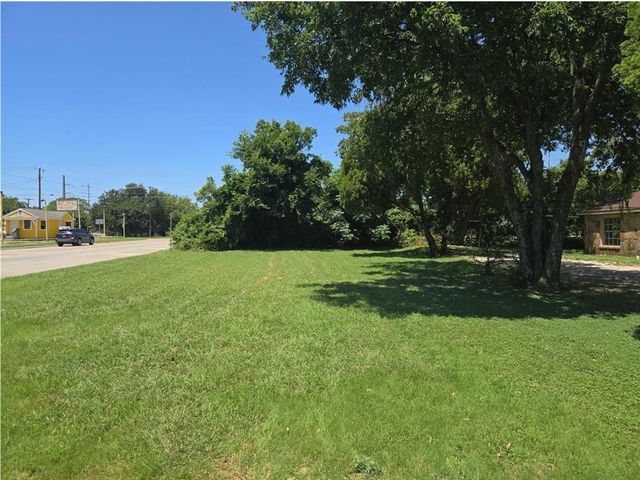 210 W AVENUE A, Garland, TX 75040