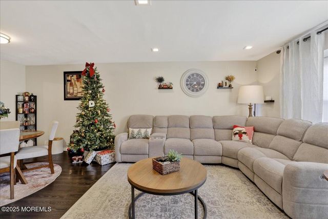 73 Rita Lane, Jackson, NJ 08527