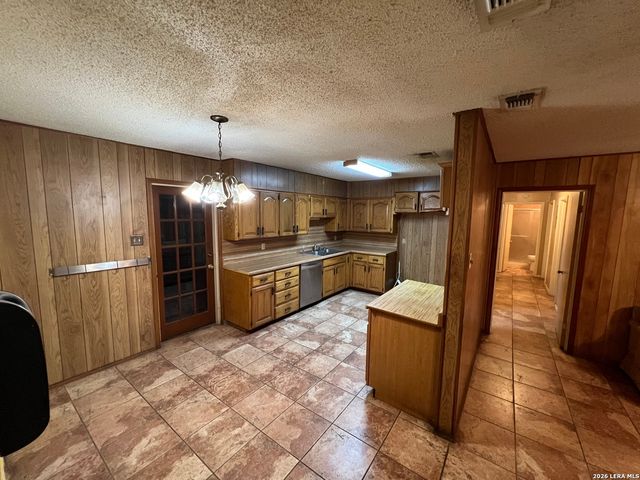 347 ANTON DR, San Antonio, TX 78223