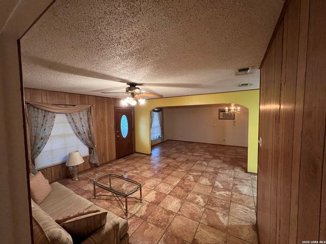 347 ANTON DR, San Antonio, TX 78223