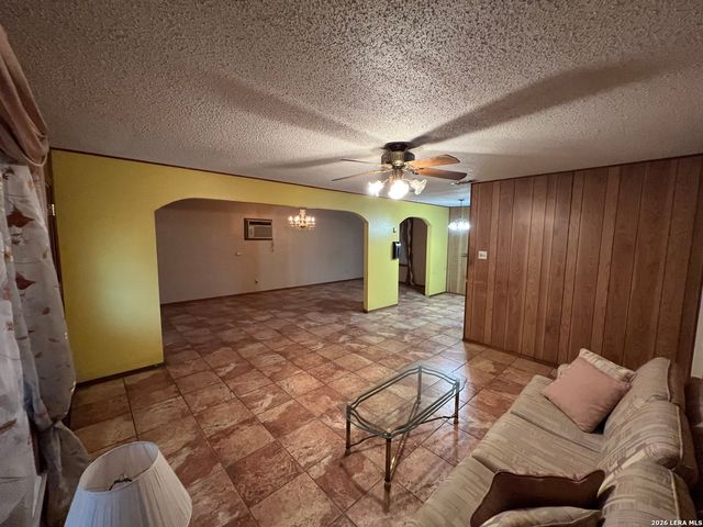 347 ANTON DR, San Antonio, TX 78223