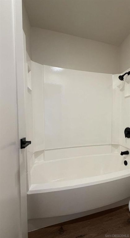 Image 13 of property listing at 4235 Asher 43, San Diego, CA 92110